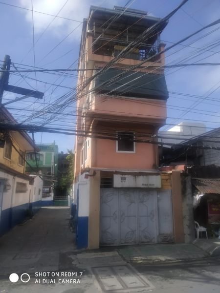 5-story residential place in Pasig