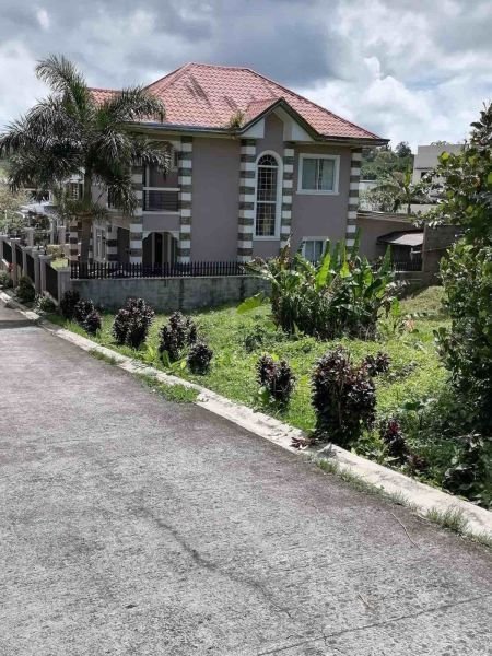 Tagaytay Vacation House Near Attractions, 2-in-1 Compound
