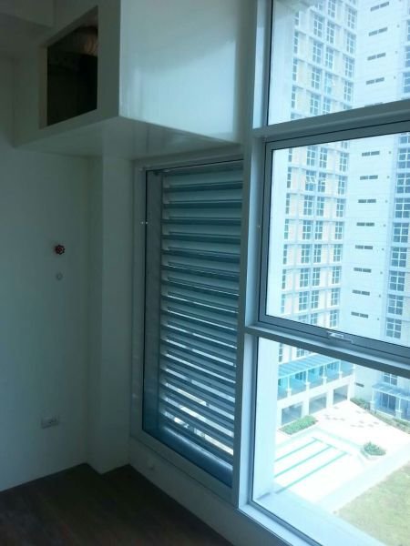 one bedroom unit for rent in makati with nice swimming pool view