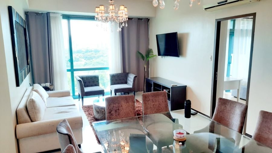 Nicely Furnished 2 Bedrooms Facing Manila Golf Course in BGC