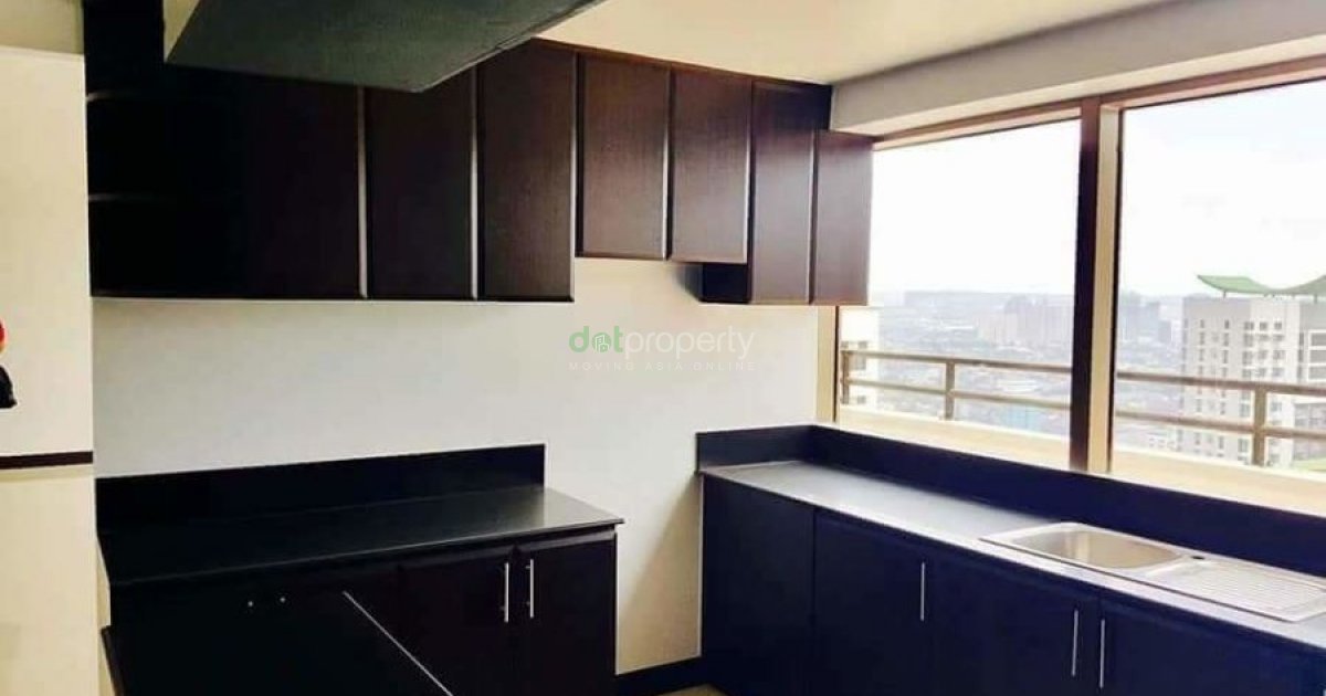 2 Bedroom With Balcony In Bgc The Rochester Gardens 10 Dp Move In Agad Condo For Sale In Metro Manila Dot Property