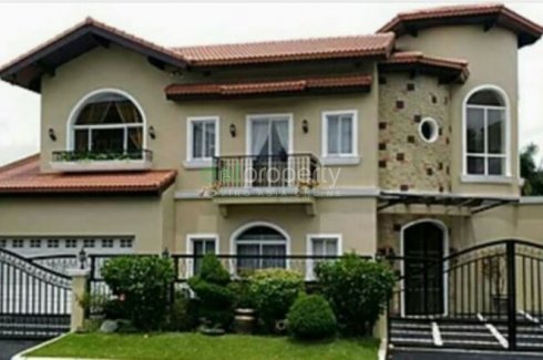 House With Swimming Pool For Sale In Portofino Alabang House For Sale In Metro Manila Dot Property