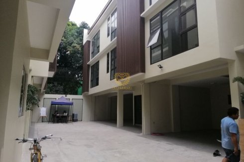 3 Car Garage Spacious Townhouse For SALE in Sta Mesa Manila Near V Mapa LRT Station. 📌 Townhouse ...