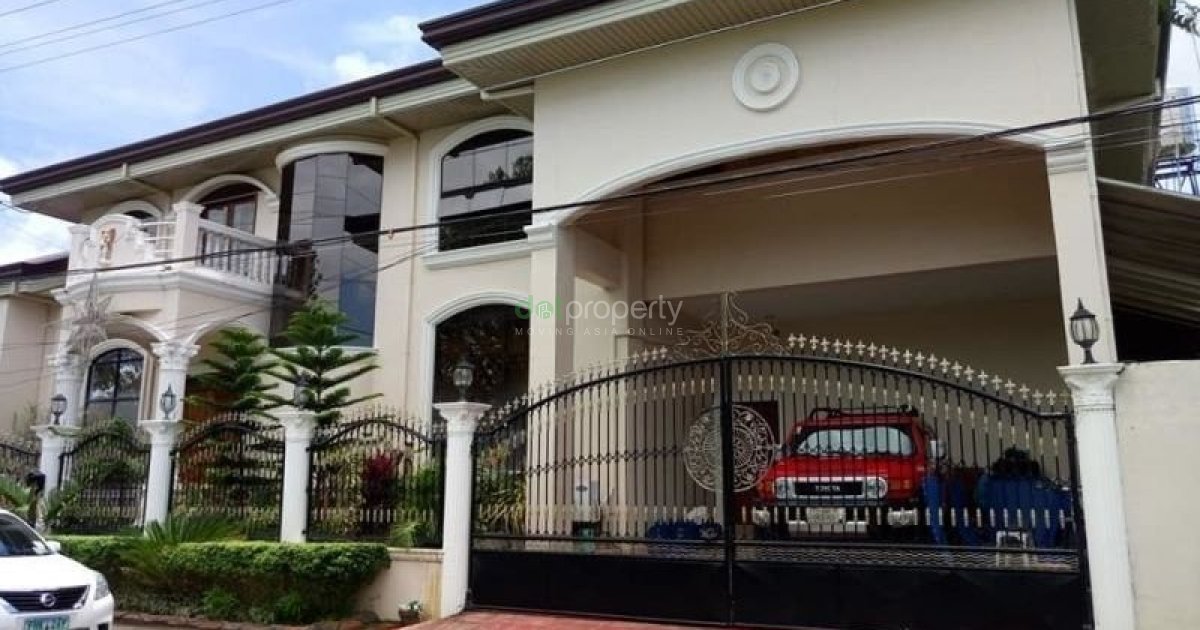 Enormous and Luxurious House and lot with indoor swimming pool for sale
